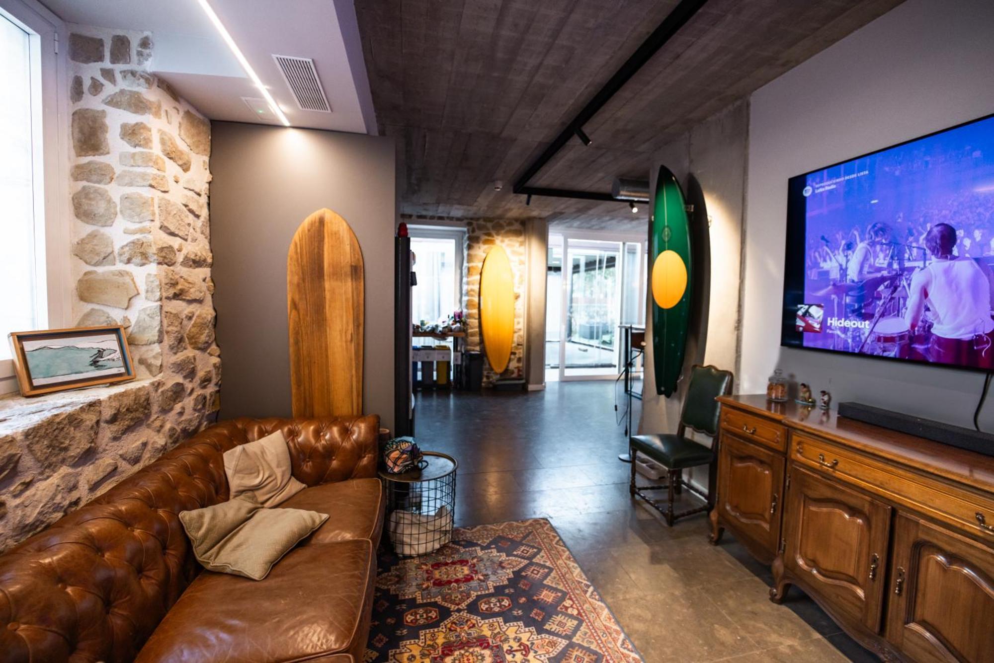Surf House *